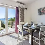 Helles Nur 100 Meter Zum Mit Meerblick, Parkplatz, Bbq Apartament Novi Vinodolski