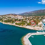 Helles Nur 100 Meter Zum Mit Meerblick, Parkplatz, Bbq Apartament Novi Vinodolski