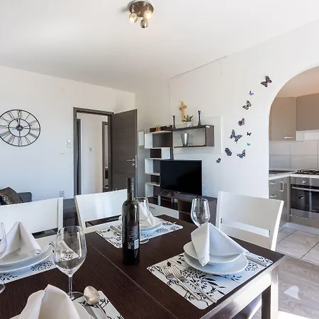 Helles Nur 100 Meter Zum Mit Meerblick, Parkplatz, Bbq * Novi Vinodolski