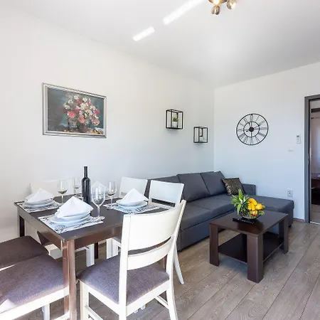 Helles Nur 100 Meter Zum Mit Meerblick, Parkplatz, Bbq Διαμέρισμα Novi Vinodolski