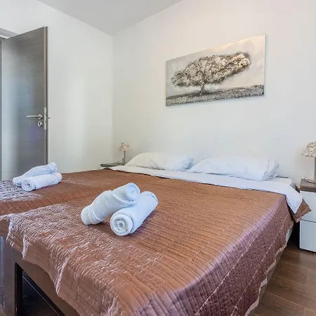 Apartman Helles Nur 100 Meter Zum Mit Meerblick, Parkplatz, Bbq *