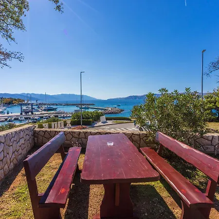 Helles Nur 100 Meter Zum Mit Meerblick, Parkplatz, Bbq Novi Vinodolski