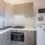 Appartement Helles Nur 100 Meter Zum Mit Meerblick, Parkplatz, Bbq Novi Vinodolski