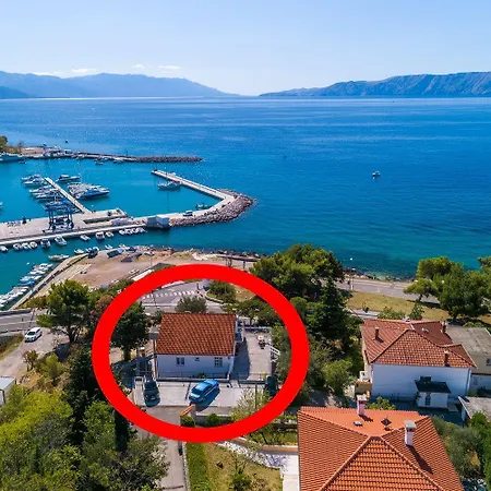 Apartment Helles Nur 100 Meter Zum Mit Meerblick, Parkplatz, Bbq Novi Vinodolski