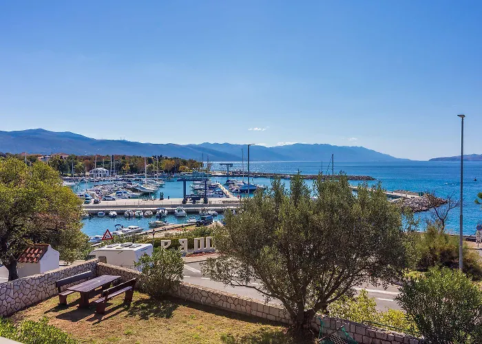 Helles Nur 100 Meter Zum Mit Meerblick, Parkplatz, Bbq Apartamento Novi Vinodolski