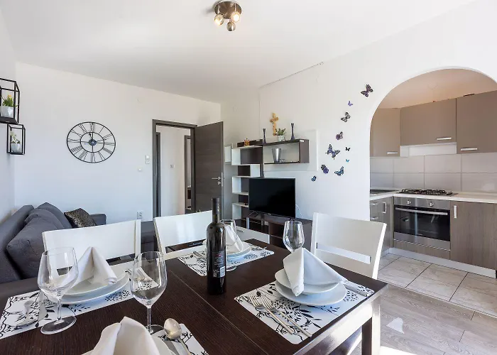 Helles Nur 100 Meter Zum Mit Meerblick, Parkplatz, Bbq * Novi Vinodolski
