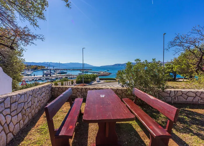 Helles Nur 100 Meter Zum Mit Meerblick, Parkplatz, Bbq Novi Vinodolski